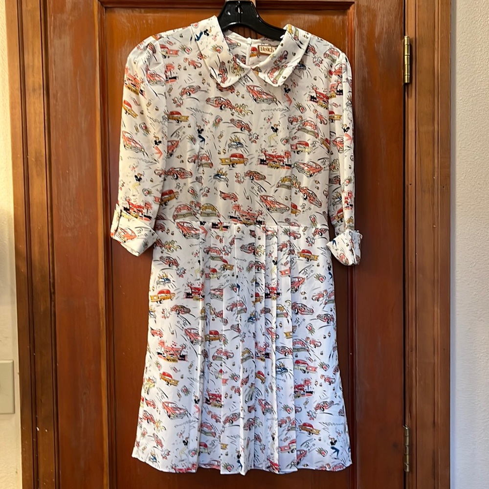 Adorable Beach Bash dress. Size Medium. 3/4 length cuffed sleeves. 50’s print.